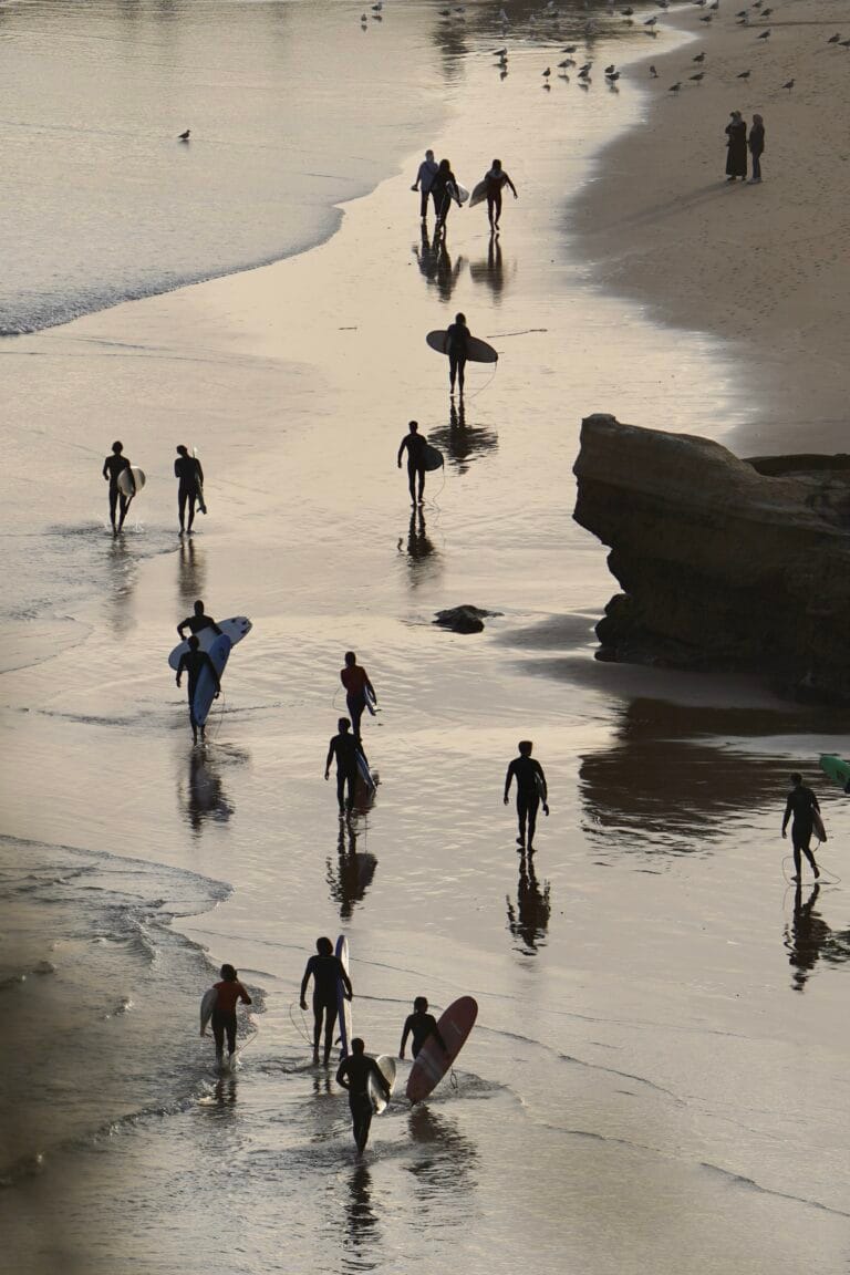 Surf, benessere e avventura: perché scegliere i nostri ritiri di surf ?