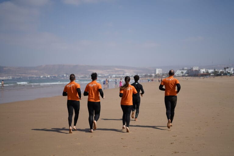 Perché i Nostri Corsi di Surf ad Agadir Fanno la Differenza